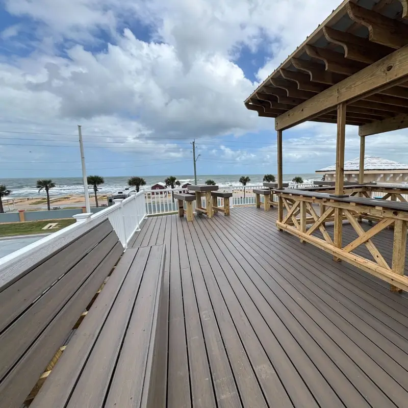 Top Reasons Restaurants and Hospitality Businesses Are Investing in Rooftop Decks